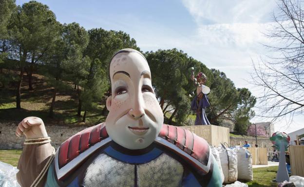 Comienza el montaje de las Fallas en la Vaguada de la Palma