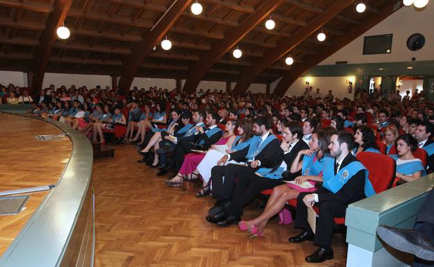 Grados: el futuro pasa por el posgrado