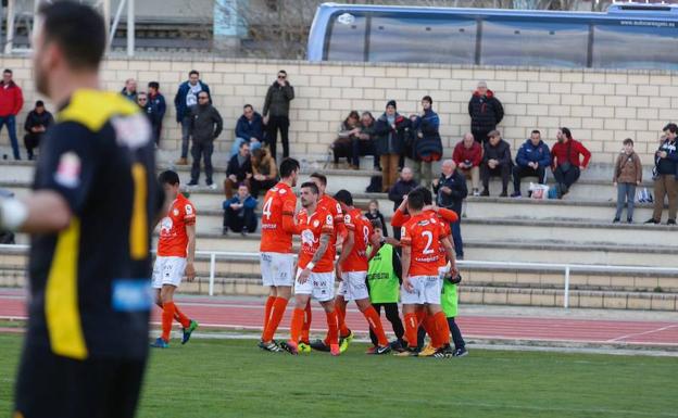 Unionistas remonta en un gran encuentro a La Bañeza para acercarse a 'campeonar'
