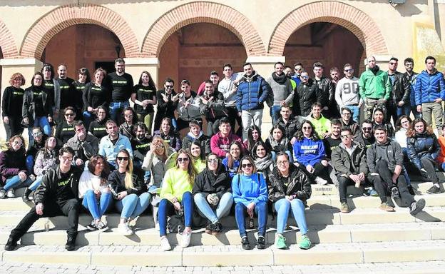 La juventud de Santiuste de San Juan Bautista celebra 'los sextos'