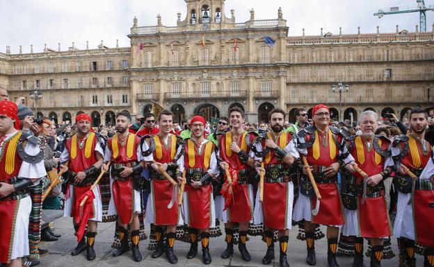 Los ninots perecen pasto de las llamas en el colofón fallero