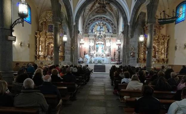 El obispo de Ávila bendice a las embarazadas abulenses, en una misa especial con motivo de la Anunciación
