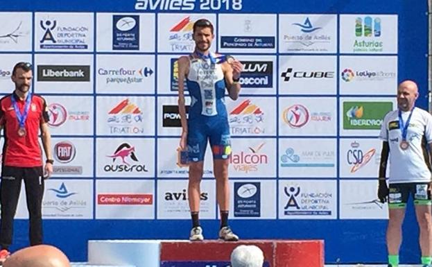 Alejandro Sánchez Palomero, oro en el Nacional de paratriatlón en Avilés