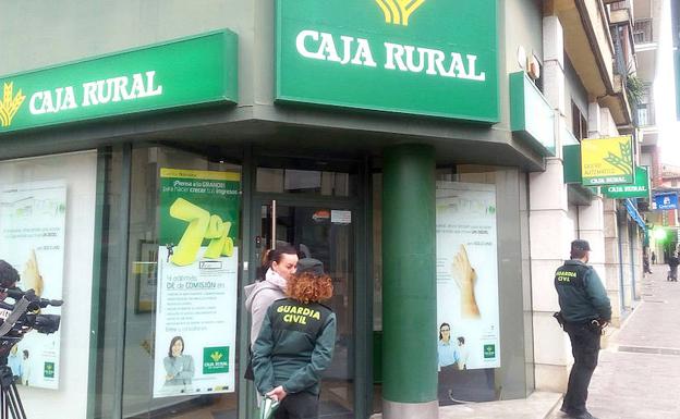 Dos individuos encañonan a la directora de una sucursal en Rioseco en un intento de atraco