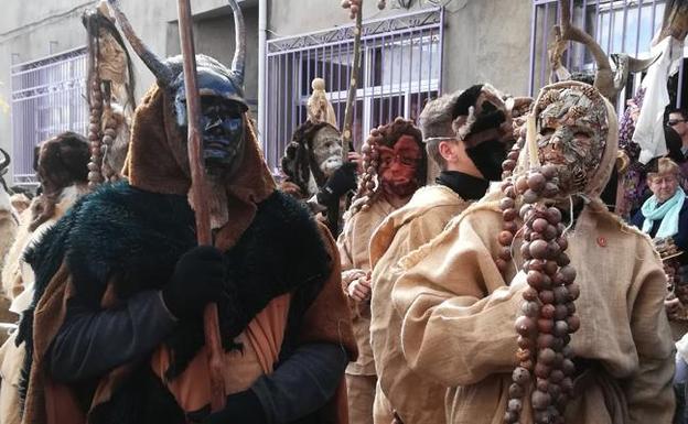 Máscaras y danzas ancestrales, fuente de riqueza actual