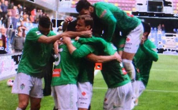 El Guijuelo toma oxígeno con un punto en Pasarón