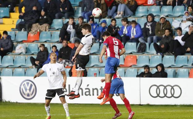 El Salmantino sigue con otro trascendental partido en el Helmántico en su lucha por el play-off