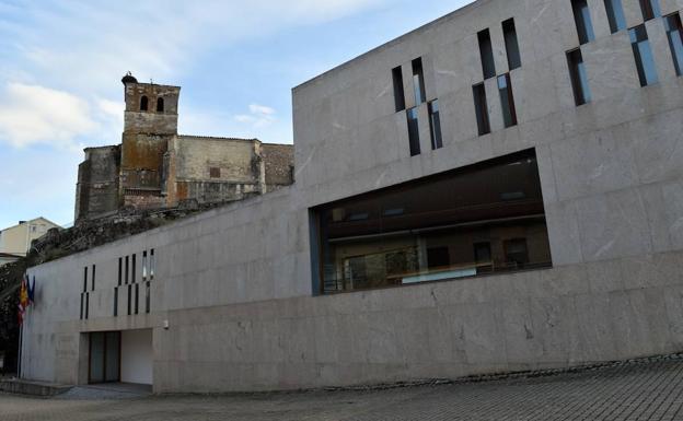 Juzgan a un hombre que lanzó un ladrillo y una barra de hierro durante una pelea