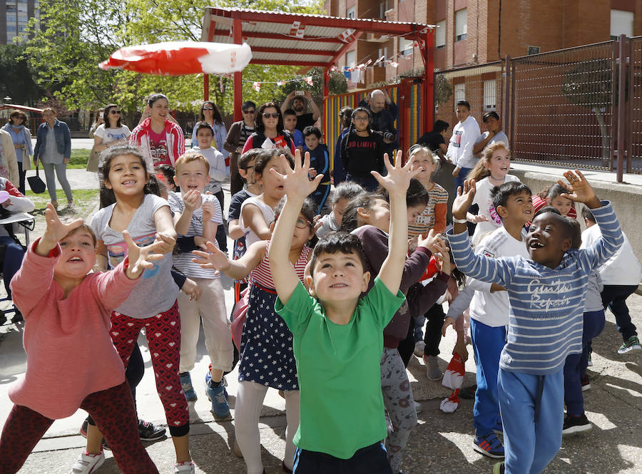 El colegio Pan y Guindas de Palencia celebra su particular 'pedrea'