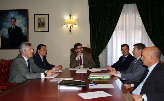 Puesta en marcha de una oficina de captación de inversiones y una plataforma para el comercio