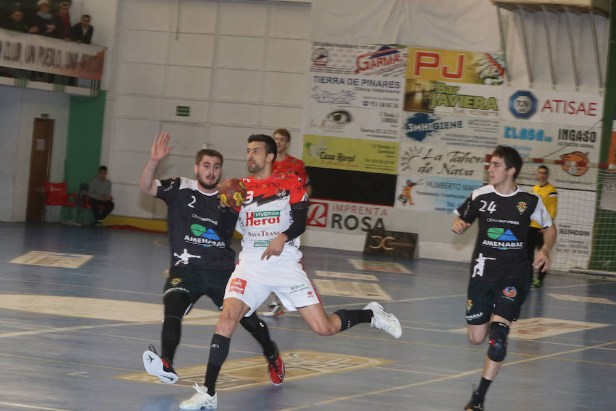 Victoria del Balonmano Nava ante el Amenábar 29-23