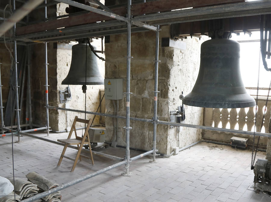 Repique de campanas en la catedral de Palencia