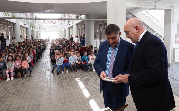 Jesús Fonseca presenta el cuento infantil 'Emile. El arte de aprender a vivir'