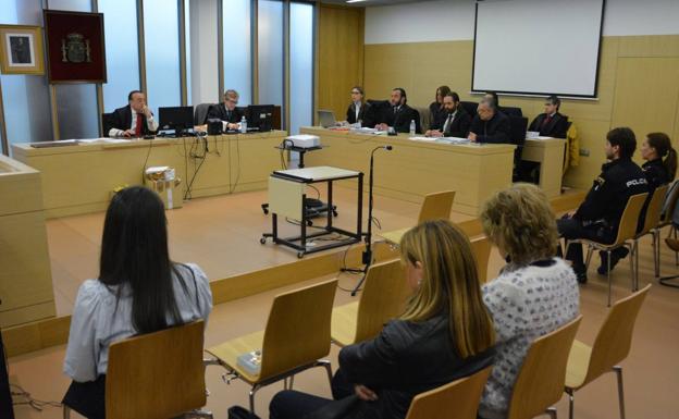 Fiscalía y acusaciones se ratifican y piden penas por asesinato para el exmarido de Benita Núñez
