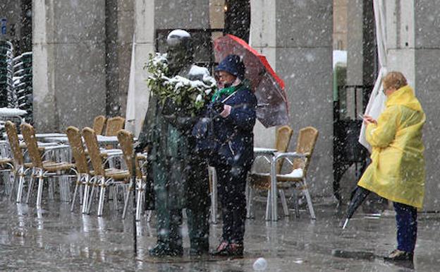 La nieve vuelve a asomarse a Segovia a las puertas de mayo