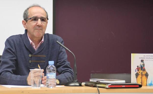 Santiago Pérez Palacín presenta 'El futuro sonríe mañana'