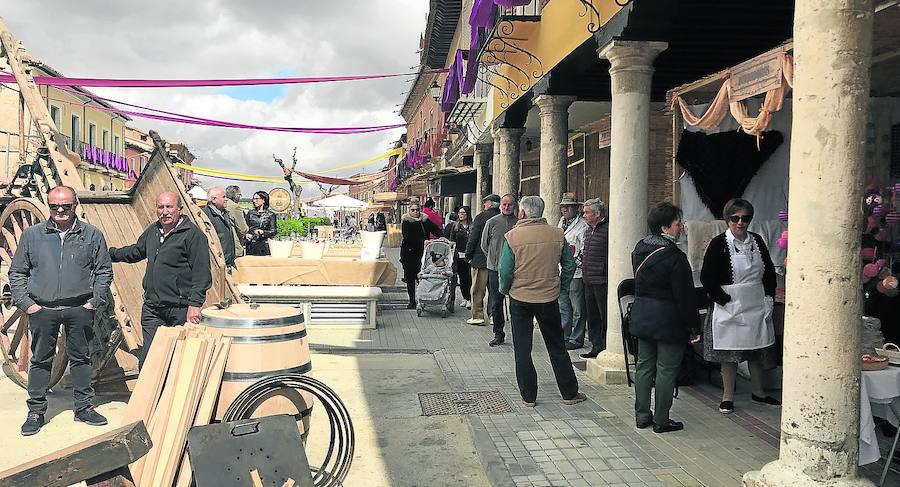La Feria de Oficios de Nava del Rey congrega a 2.500 personas