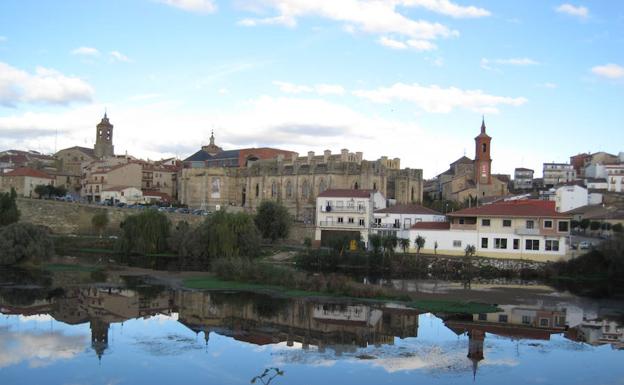 Fallece un hombre tras caer al río mientras pescaba en Alba de Tormes
