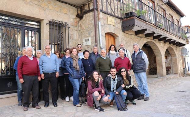 Ides y Universidad desarrollan un taller sobre el patrimonio de la tradición con los mayores