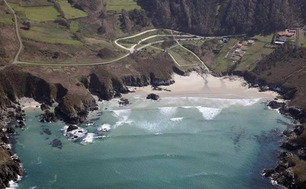Un surfista de Aguilar fallece por un infarto en una playa de La Coruña