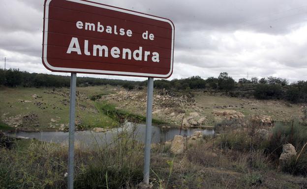 El alcalde de Almendra considera «una barbaridad» cambiar el nombre del pantano por Argusino