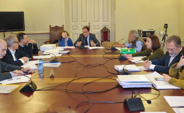 Puente aplaza su comparecencia en la comisión de la Alta Velocidad hasta después del juicio de las 'comfort letter'