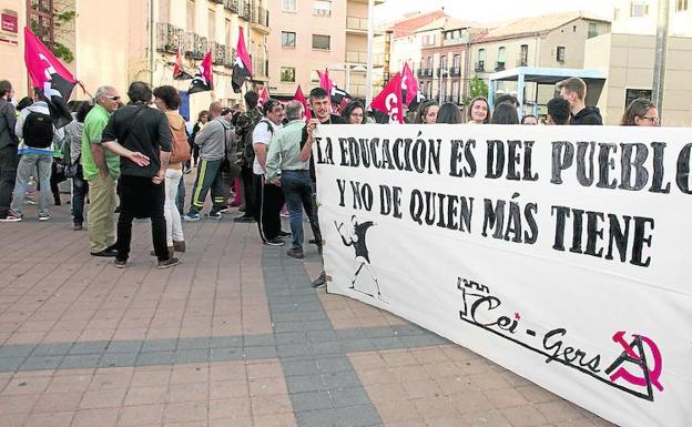 Los defensores de la escuela pública exigen la derogación de la Lomce y el fin de los recortes