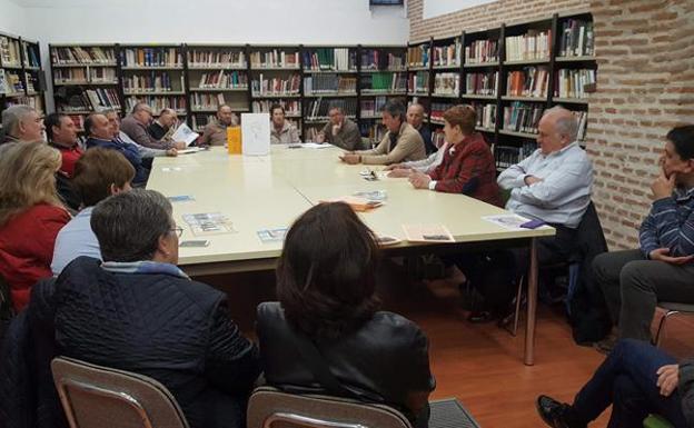 Marolo Perotas protagoniza la tertulia literaria del mes de mayo que organiza La Alhóndiga de Arévalo