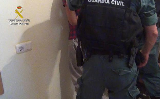 La Guardia Civil desarticula una organización criminal dedicada a favorecer la inmigración irregular