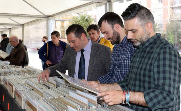 La XXXIII Feria del Disco se despliega en la Plaza de Portugalete