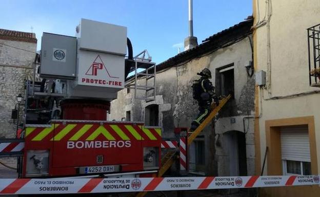 Tres viviendas dañadas a causa de un incendio en Canalejas de Peñafiel