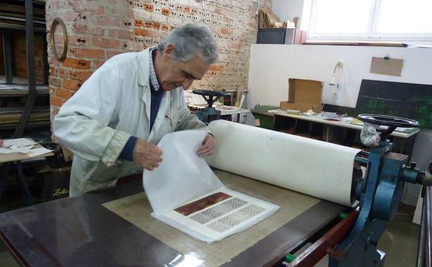 Segovia recuerda a Justino Santos con una exposición