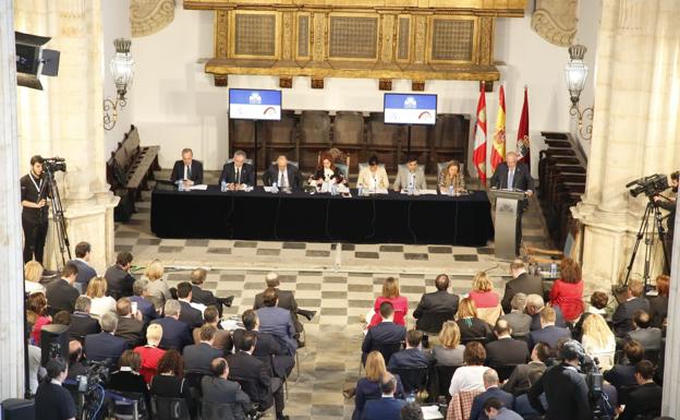 Silvia Clemente alienta la colaboración con instituciones como la USAL para que la región avance
