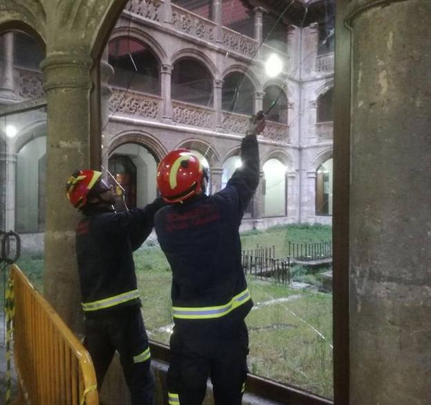 Urbanismo retirará los cristales del patio de Las Francesas tras romperse dos grandes lunas