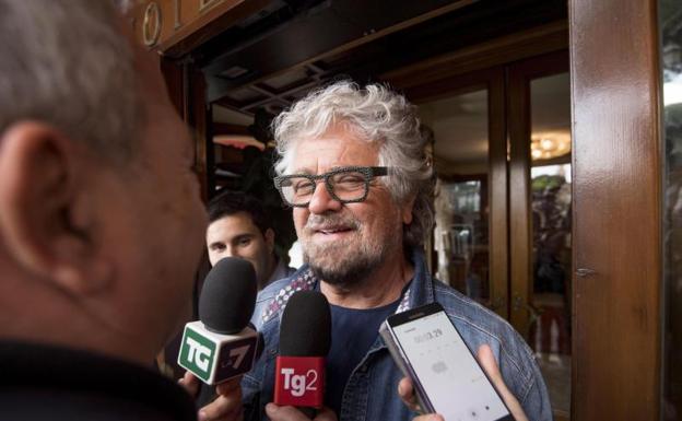 Una renta básica de 780 euros o la deportación de inmigrantes, puntos clave del acuerdo en Italia