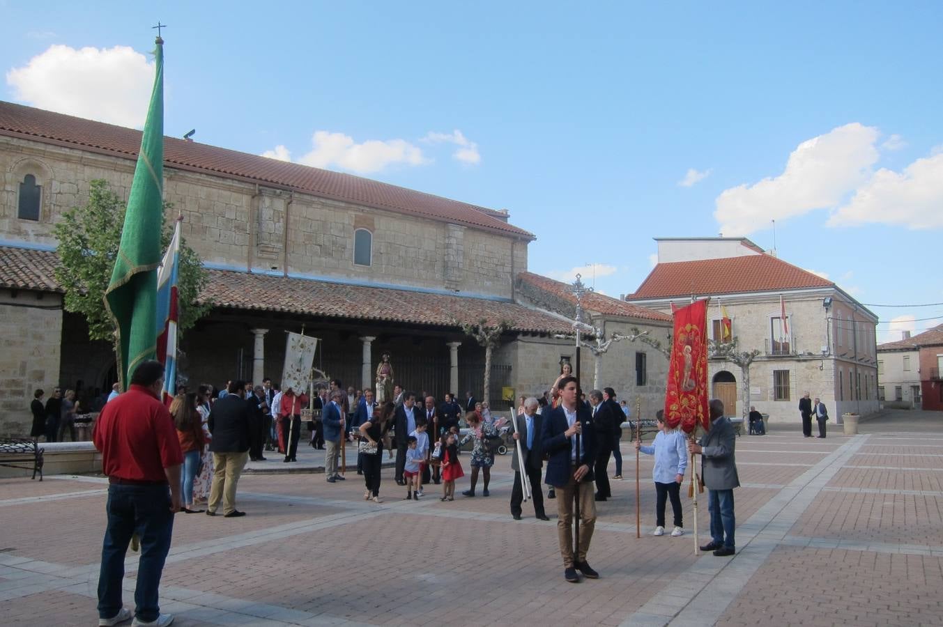 Rogativa ante la Virgen del Rosario en Castromonte