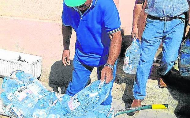 Más de mil personas consumen en la provincia agua envasada debido al arsénico y los nitratos