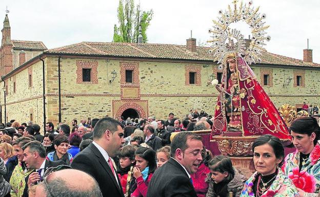 Carbonero el Mayor se vuelca hoy con su Virgen del Bustar