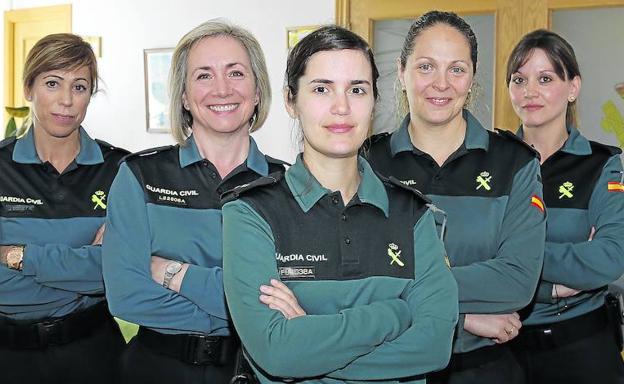 «Hay compañeros a los que les cuesta ir apoyados por una mujer»