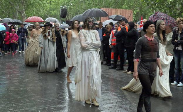 El TAC desafía a la lluvia con más representaciones que cancelaciones