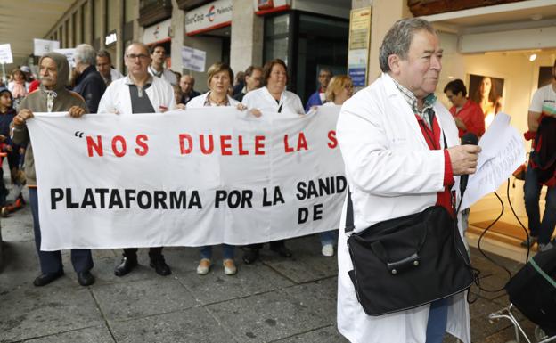 Un centenar de palentinos salen a la calle para reivindicar una sanidad pública de calidad