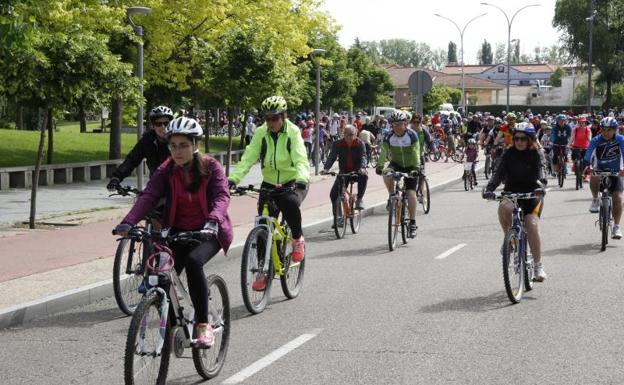 Más de medio millar de laguneros pedalean para combatir la droga