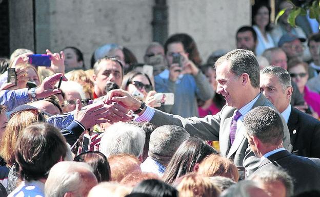 El Rey respalda a Gullón en sus 125 años como emblema de la tradición galletera de Aguilar