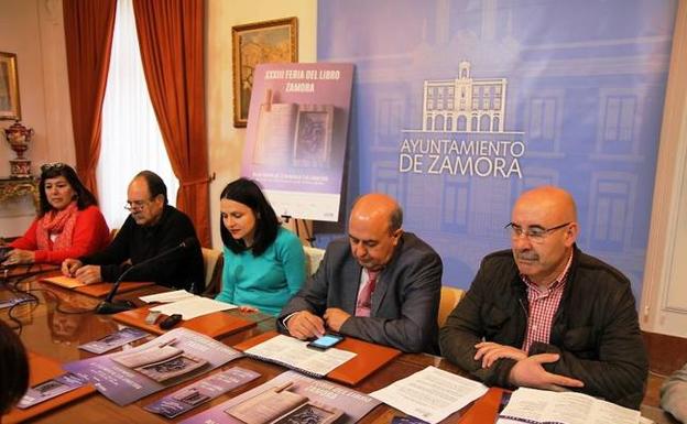 Presentaciones y firmas de autores en la Feria del Libro de Zamora