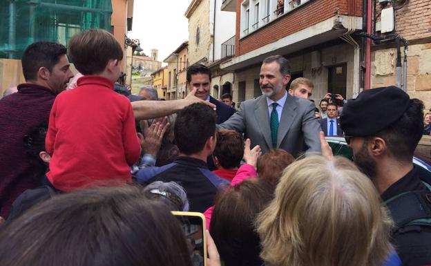 Aguilar aclama al Rey Felipe