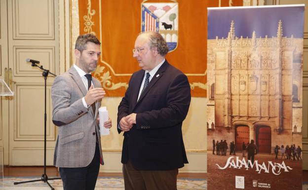 El VIII Centenario desembarca en Madrid con lonas, vinilados y pantallas digitales
