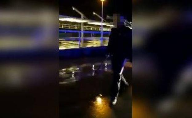 Investigan la intervención policial en la que un agente golpeó a un joven