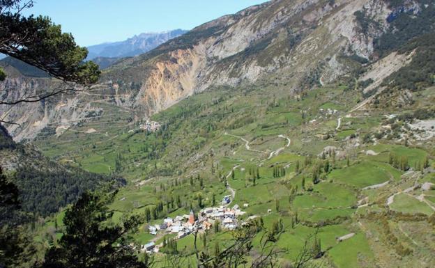 Fallece un guardia civil salmantino mientras practicaba salto base en Huesca