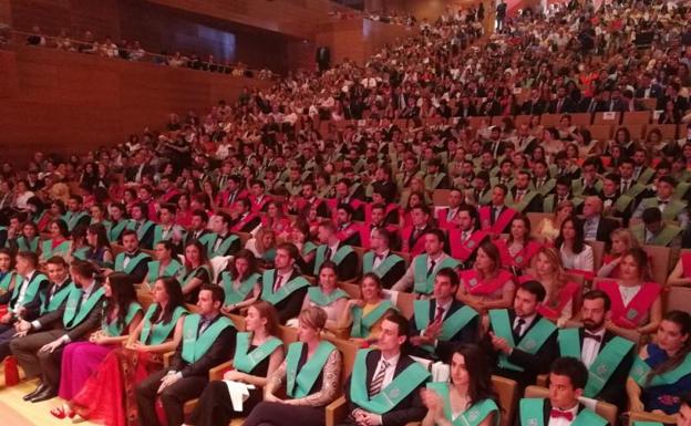 La Universidad Europea Miguel de Cervantes vibra con la ceremonia de graduación