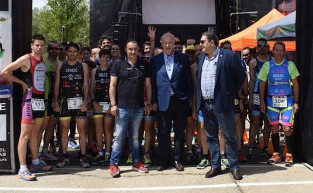 Vicente del Bosque da lustre a la triple cita deportiva de la Nava de Francia
